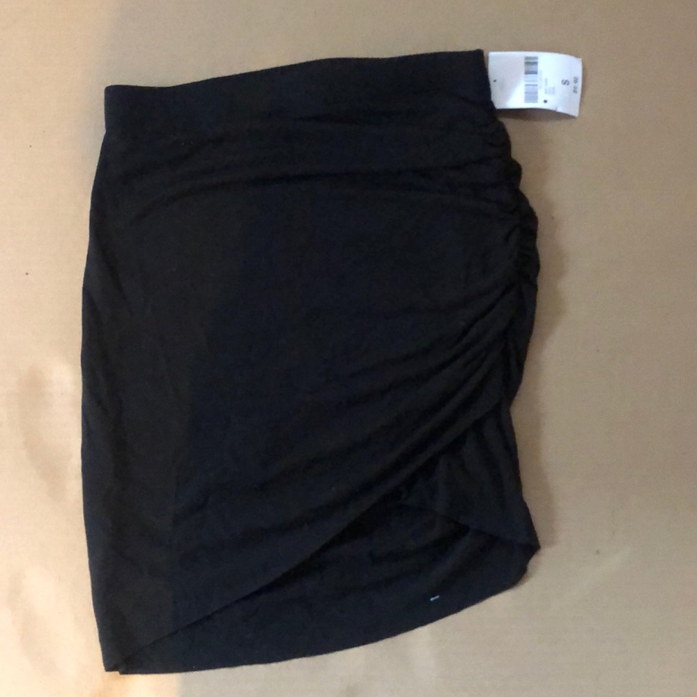 Black skirt with side ruching